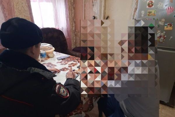 ОПМ-"БЫТ" Участковые уполномоченные полиции Отд МВД России по Красногвардейскому району совместно с общественным советом, в рамках оперативно-профилактического мероприятия "БЫТ" проводили беседы с гражданами, состоящими на профилактическом учете. В ходе проведенного анализа в рамках операции следует вывод, что бытовые преступления и правонарушения в основном совершаются в таких семьях, где часто распивают алкогольные напитки. С целью предупреждения семейно-бытовых преступлений, участковые уполномоченные полиции проводят проверки неблагополучных семей. Наша цель - правового поле, воспитательное воздействие в целях не допущения совершения преступлений и правонарушений во всех сферах жизни, в том числе семейно-бытовой. Полицейские Отд МВД России России по Красногвардейскому району напоминают, что в случае домашнего насилия, необходимо обратиться дежурную часть отдела полиции по телефонам: 02, 3-10-89 #МВДРоссии #ПолицияРоссии #ВашУчастковый #УчастковыхУполномоченных